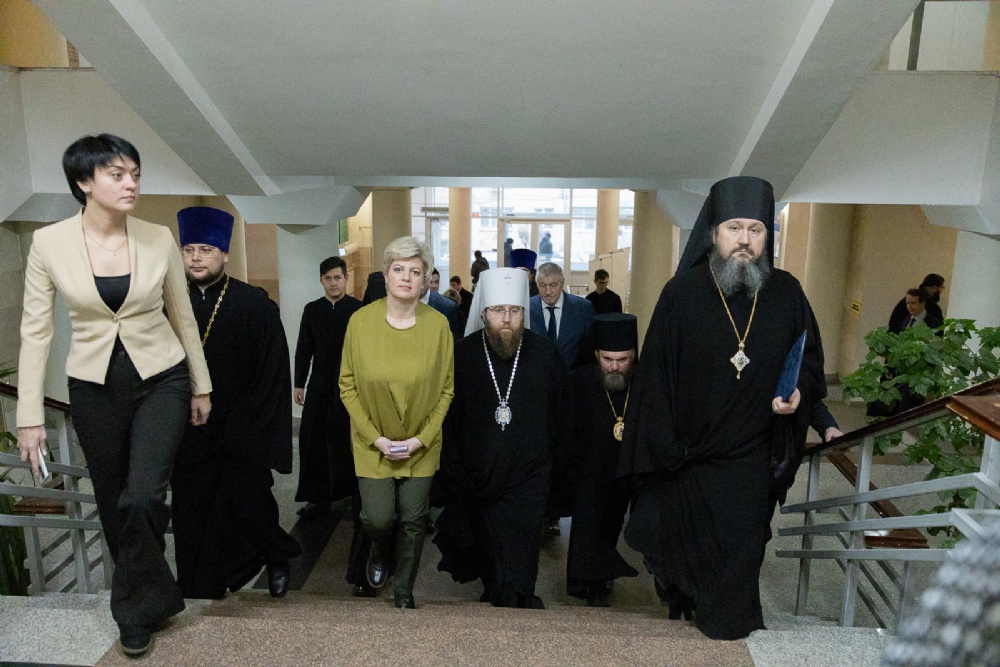 В Саратове состоялось пленарное заседание XX юбилейных Межрегиональных образовательных Пименовских чтений