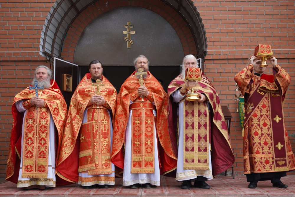 В день памяти Царственных страстотерпцев в Вавиловом Доле совершена Божественная литургия