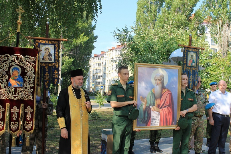 Священник принял участие в торжествах ко дню ВДВ