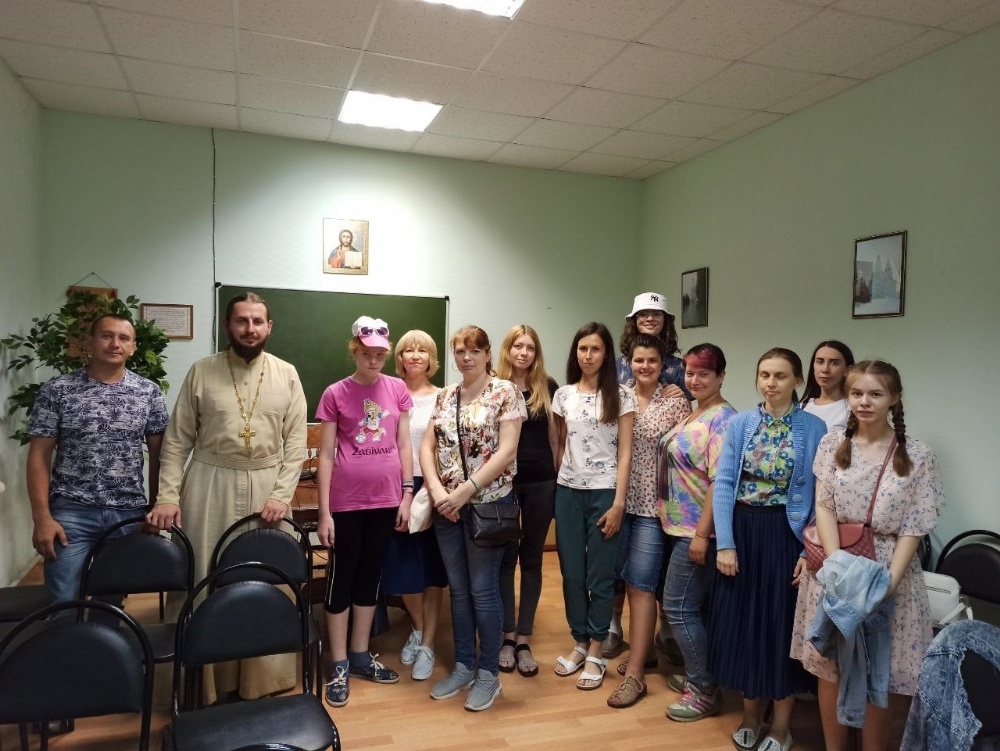 Участники молодежного общества Свято-Троицкого собора г. Балаково посмотрели фильм «Хористы»