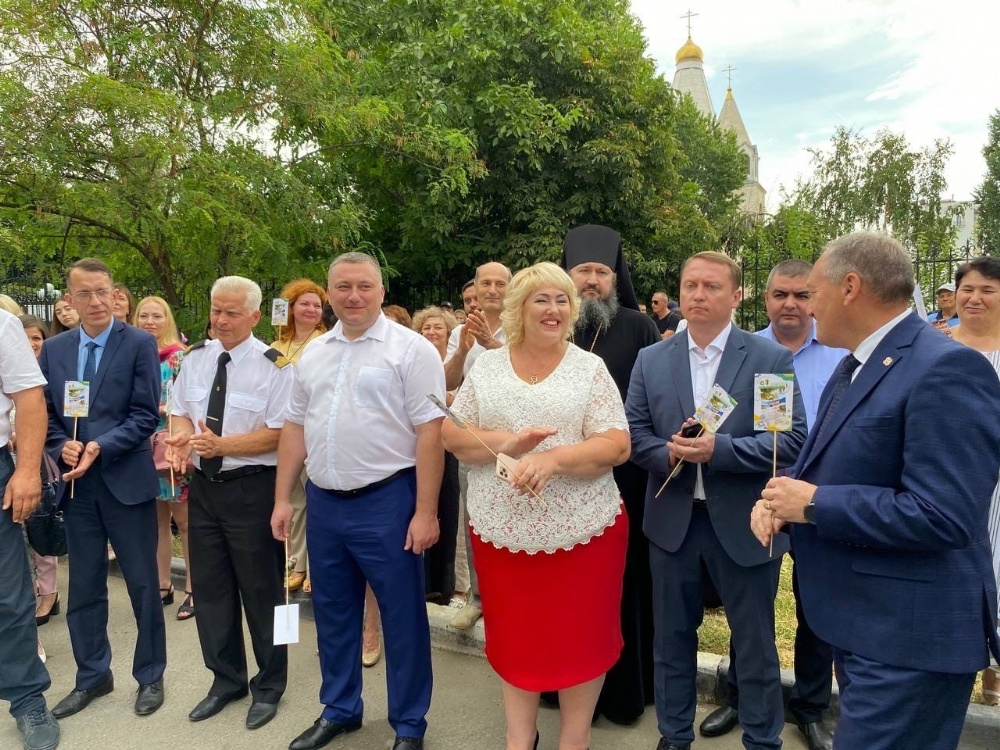 Епископ Варфоломей посетил торжественную линейку в Балаковском промышленно-транспортном техникуме