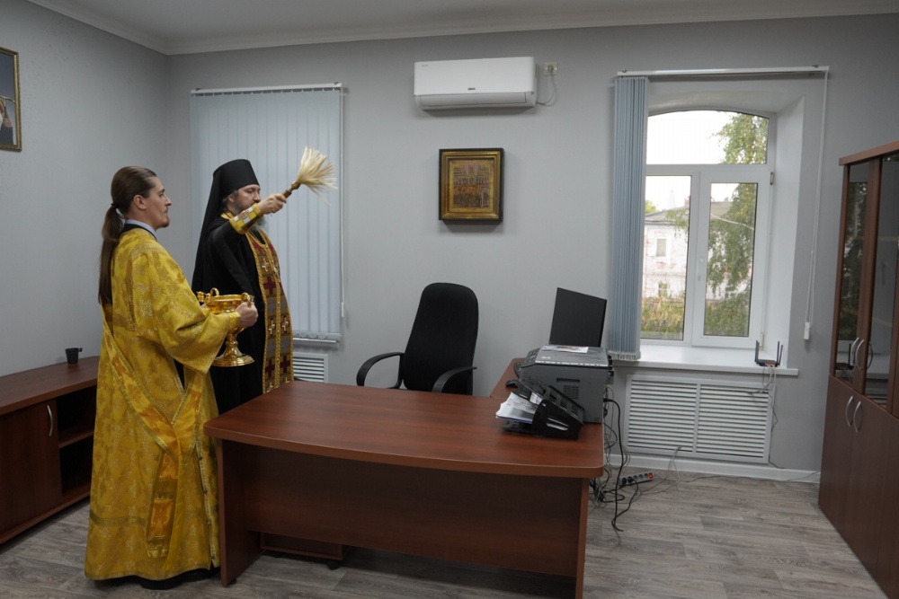 Епископ Варфоломей освятил здание Балаковского епархиального управления и воскресной школы «Девора»