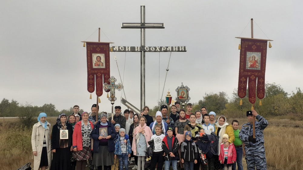 В день воспоминания чуда Архистратига Михаила в с. Перелюб прошел крестный ход