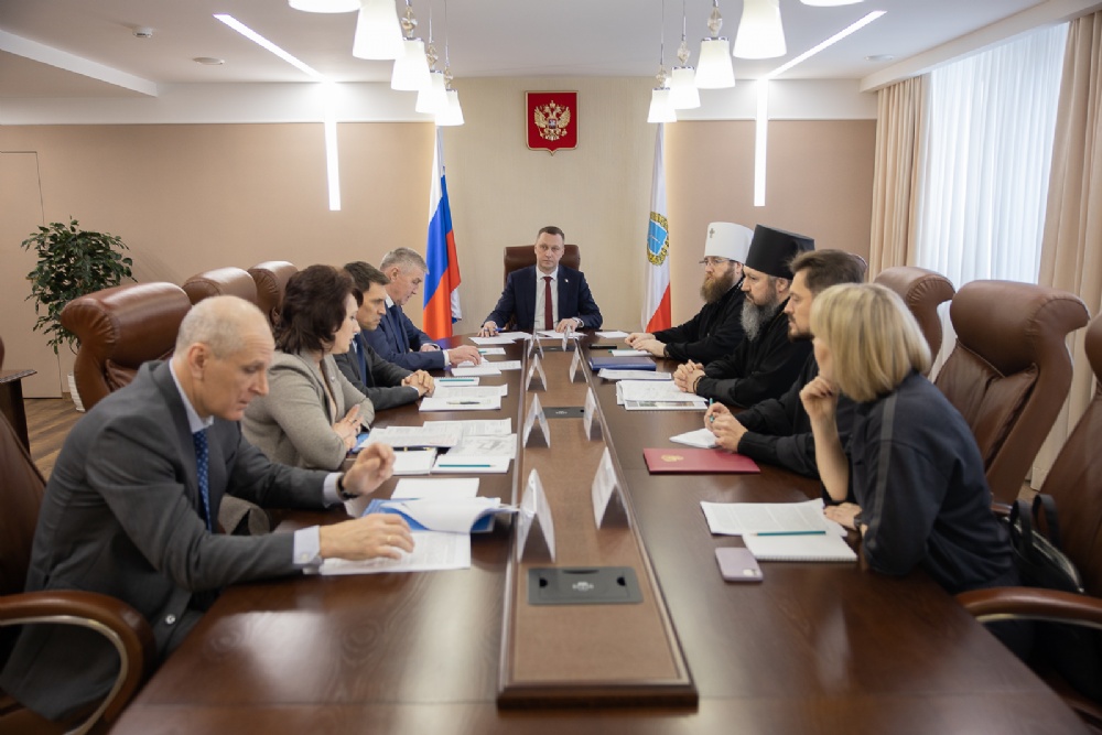 Епископ Варфоломей принял участие во встрече с губернатором области Романом Бусаргиным