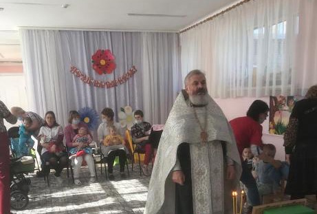 Воспитанники Марксовского дома ребенка приняли святое Крещение