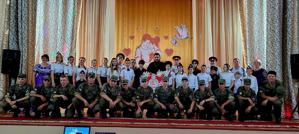 В п. Молодежный Перелюбского района состоялся концерт ко Дню семьи, любви и верности
