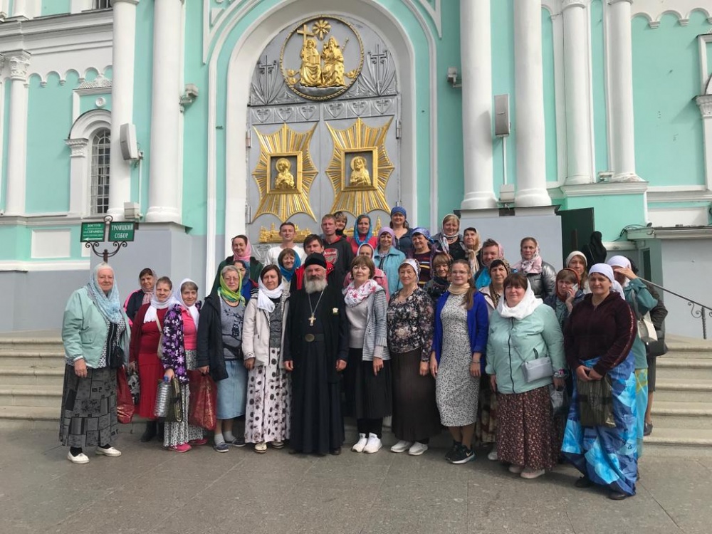 Прихожане Свято-Андреевского храма г. Маркса совершили паломничество в Дивеево и Санаксары