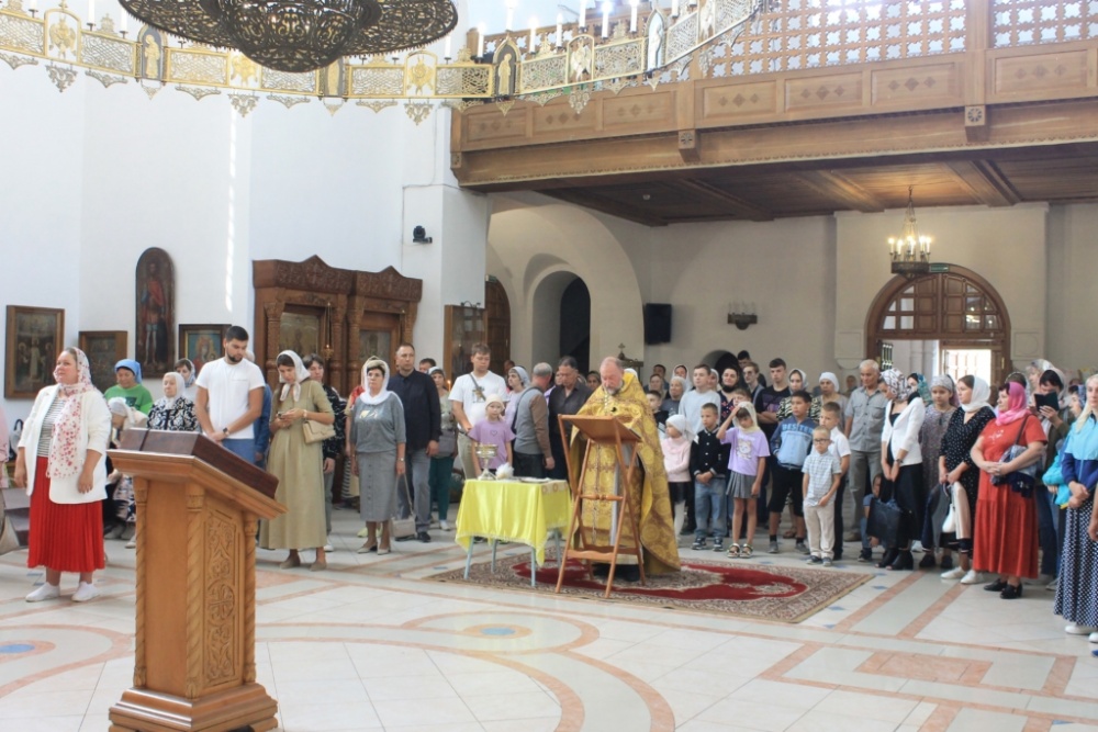 В храмах Балаковской епархии совершены молебны на начало учебного года