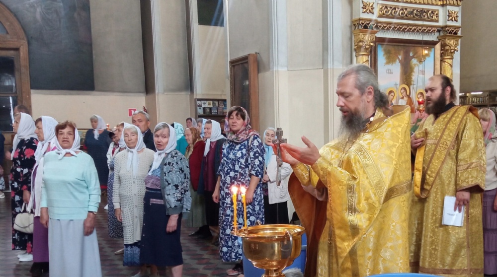 В г. Пугачев принесён ковчег с мощами святой блаженной Матроны Московской