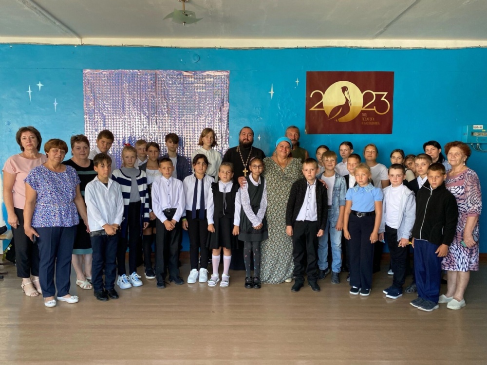 Священник встретился со школьниками