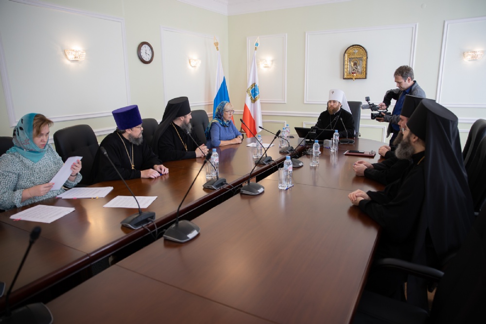 Состоялась встреча архиереев Саратовской митрополии с Уполномоченным по правам ребенка