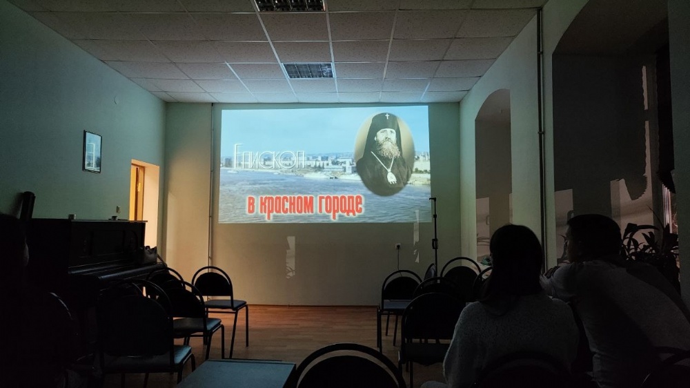 В молодежном обществе состоялся просмотр фильмов об архиепископе Пимене (Хмелевском)