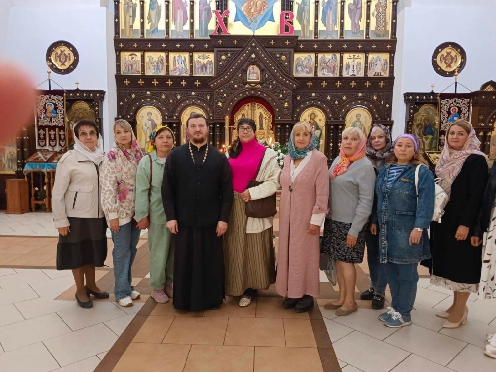 Сотрудники и подопечные Центра занятости населения г. Балаково посетили храм Рождества Христова