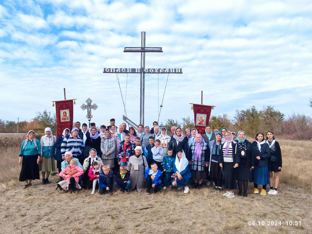 В Перелюбе прошёл крестный ход к Поклонному кресту