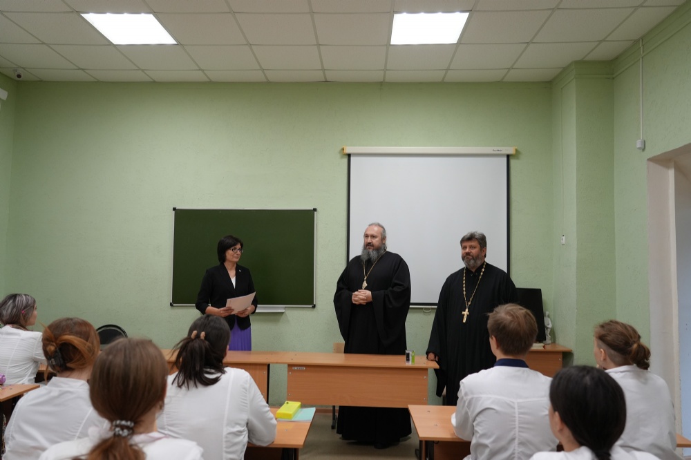 Состоялось подписание договора о сотрудничестве между Балаковской епархией и Балаковским медицинским колледжем