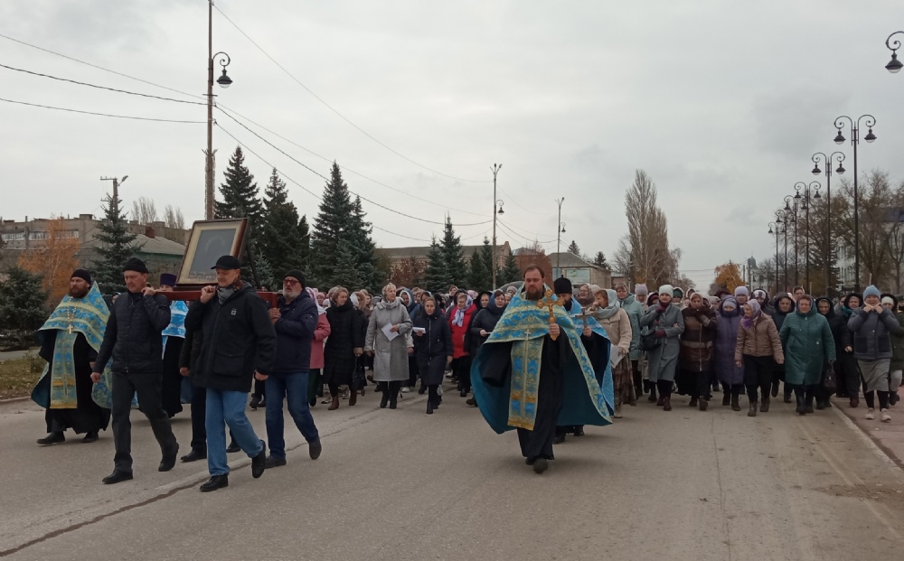 В день народного единства состоялся крестный ход в г. Пугачеве