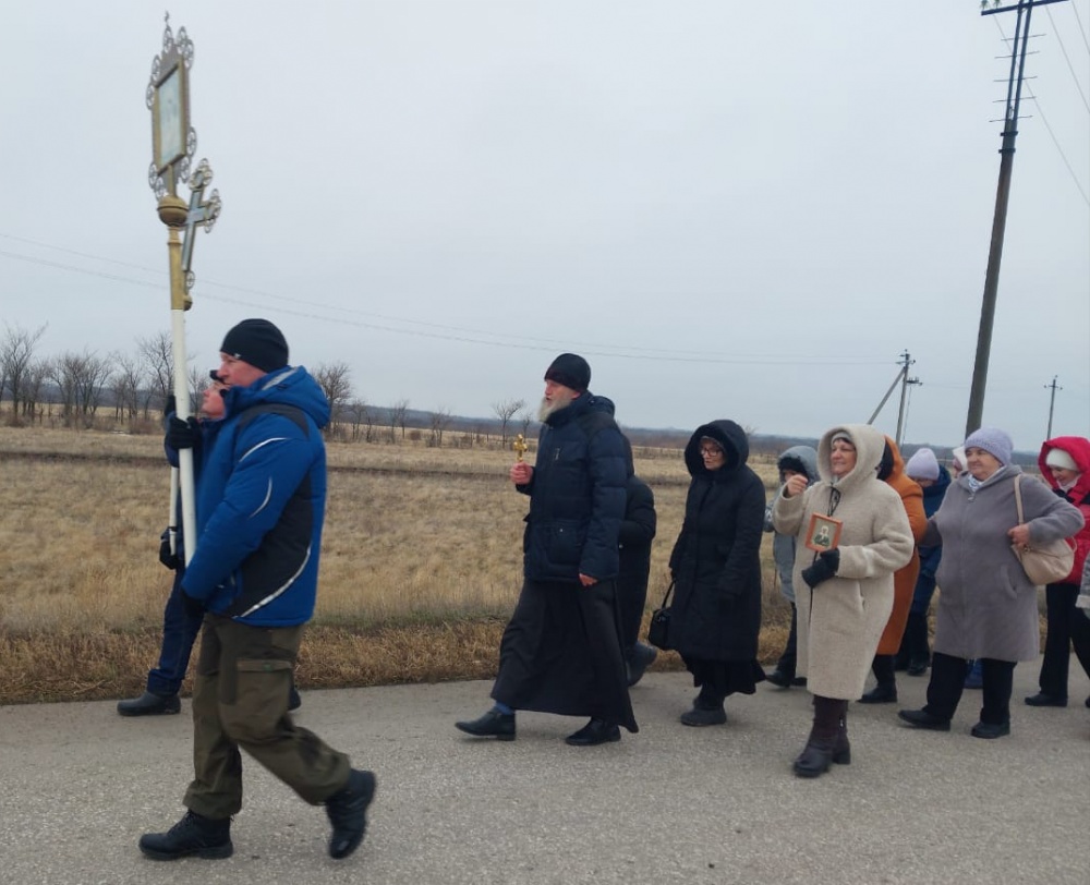 В посёлке Молодёжный Перелюбского района состоялся крестный ход