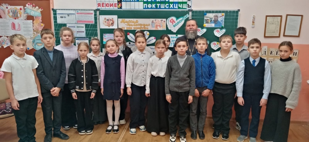 Настоятель храма Рождества Иоанна Предтечи с. Подлесное побеседовал со школьниками