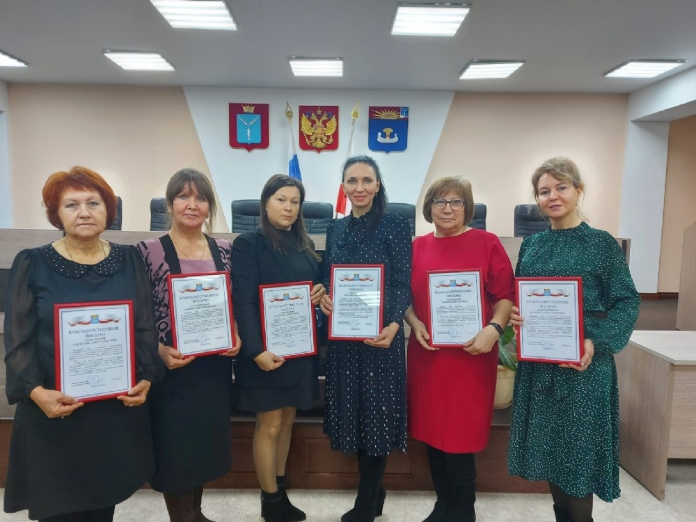 Участники волонтерского общества «БлагоДарю64» получили Благодарственные письма от главы Балаковского района