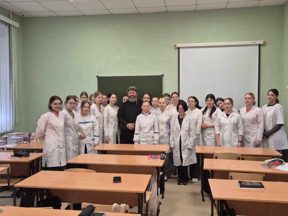 Руководитель отдела социального служения встретился со студентами Балаковского медицинского колледжа