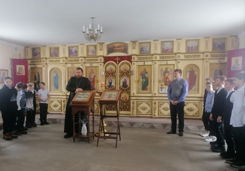 Школьники посетили Иоанно-Предтеченский храм г. Пугачева