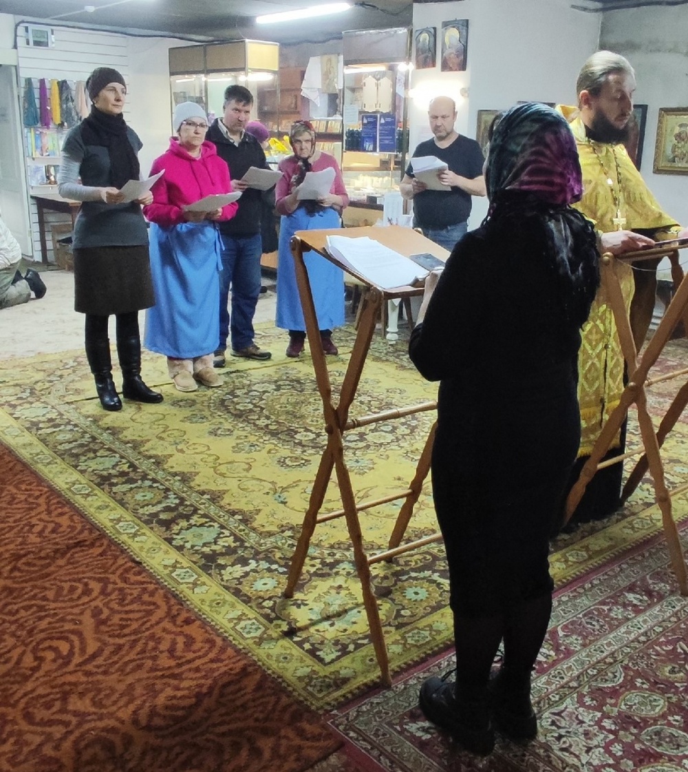 В храме святых Космы и Дамиана совершено богослужение с сурдопереводом