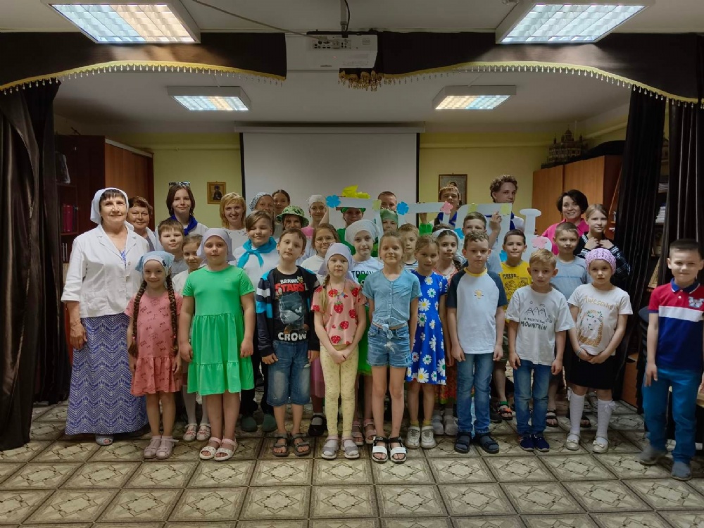 При храме Рождества Христова г. Балаково работает детская летняя площадка