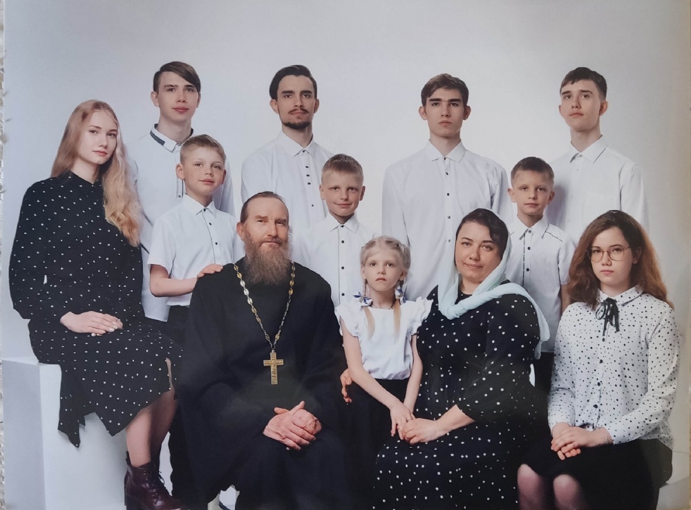 Семья священника из с. Перелюб занесена на областную доску почета «Лучшие семьи губернии»