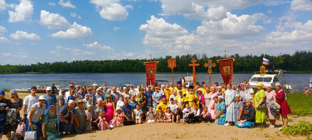 В День Крещения Руси состоялся ежегодный крестный ход по Волге