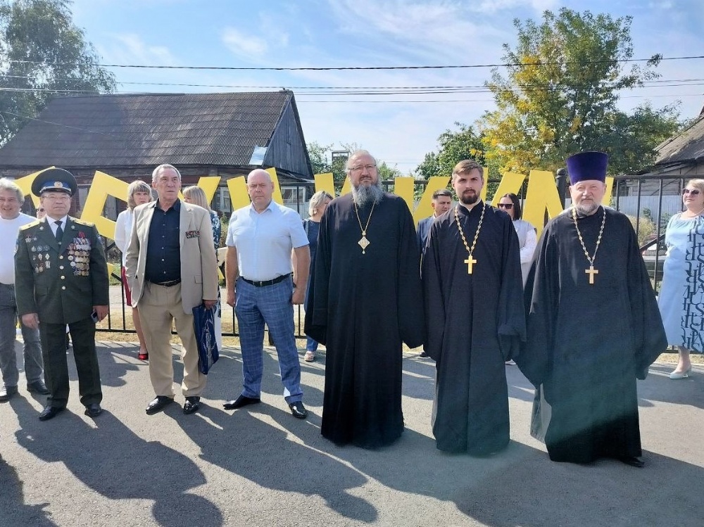 Епископ Варфоломей принял участие в торжественной линейке Балаковского промышленно-транспортного техникума