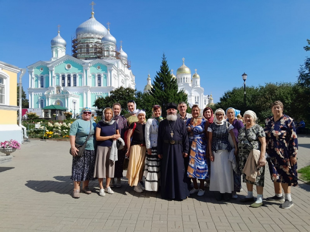 Прихожане Свято-Андреевского храма г. Маркса совершили паломничество в Муром, Дивеево и Санаксары