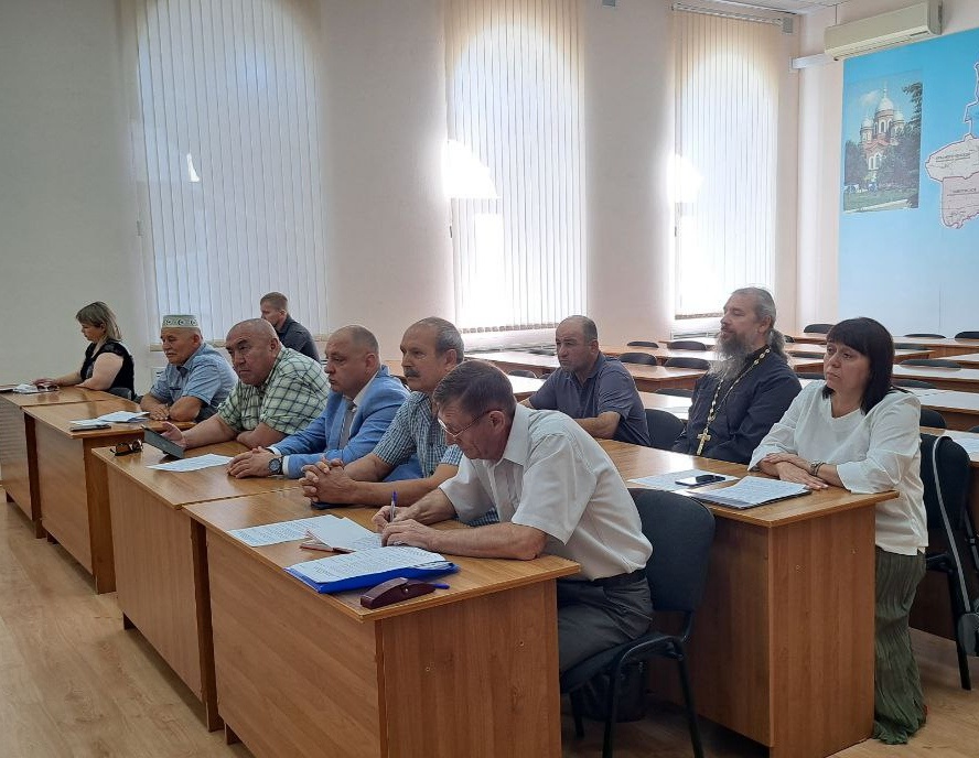 Благочинный Николаевского округа принял участие в работе Совета по взаимодействию с национальными и религиозными объединениями