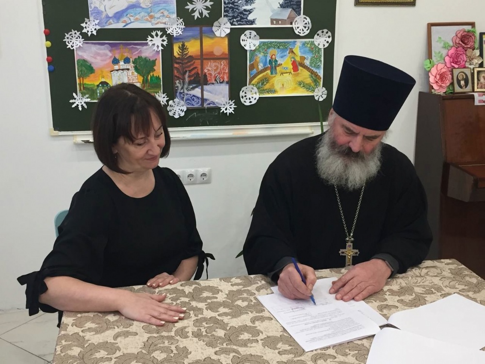 Подписано соглашение о сотрудничестве храма апостола Андрея Первозванного г. Маркса с центральной библиотекой