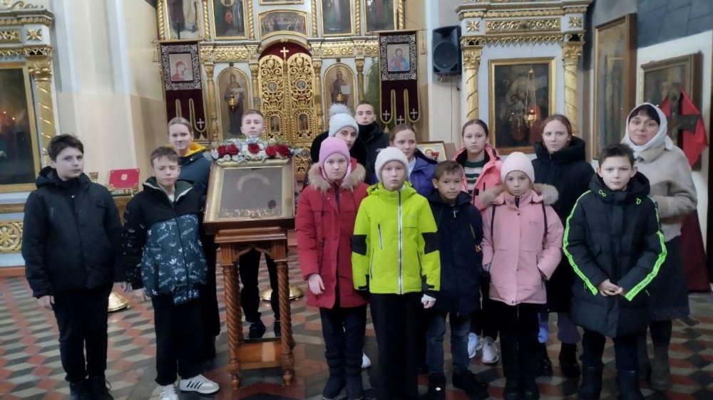 Школьники города Пугачёва посетили Свято-Воскресенский собор