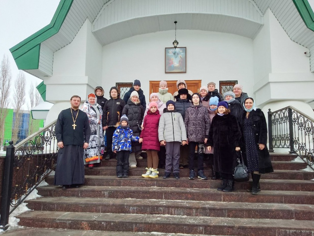 Подопечные социальных учреждений посетили храм Рождества Христова г. Балаково