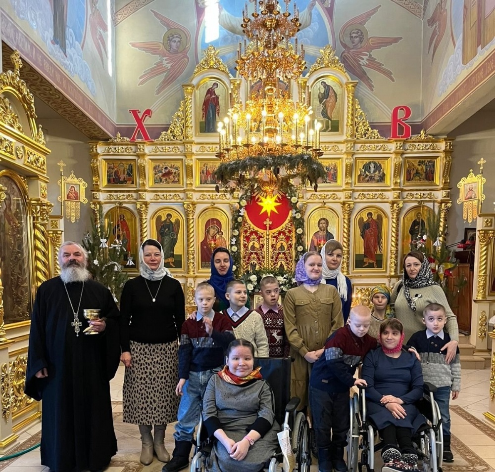 Подопечные дома-интерната посетили храм апостола Андрея Первозванного г. Маркса