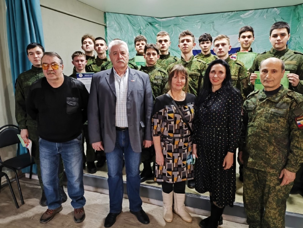 Волонтеры приняли участие в торжественном закрытии смены военных курсантов