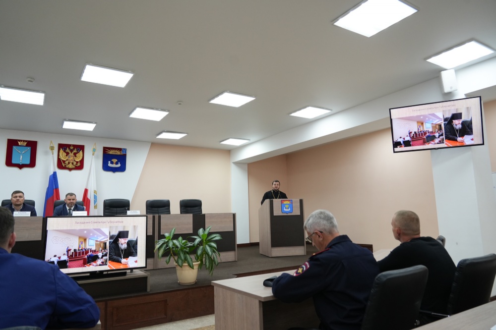 Благочинный Христорождественского округа выступил с докладом на заседании Совета по межнациональным и межконфессиональным отношениям