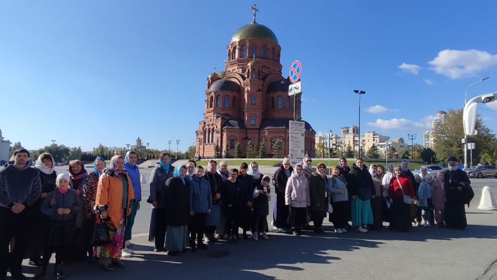 Прихожане Свято-Андреевского храма г. Маркса совершили паломническую поездку к святыням Волгоградской митрополии