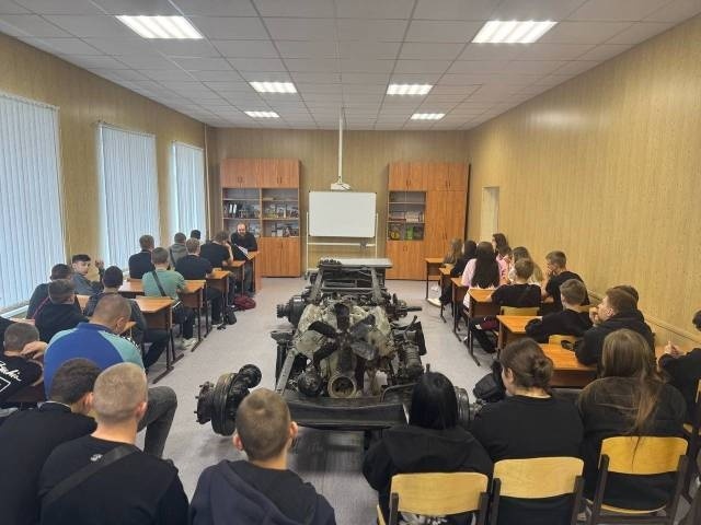 Клирик Свято-Воскресенского собора встретился со студентами Ивантеевского техникума