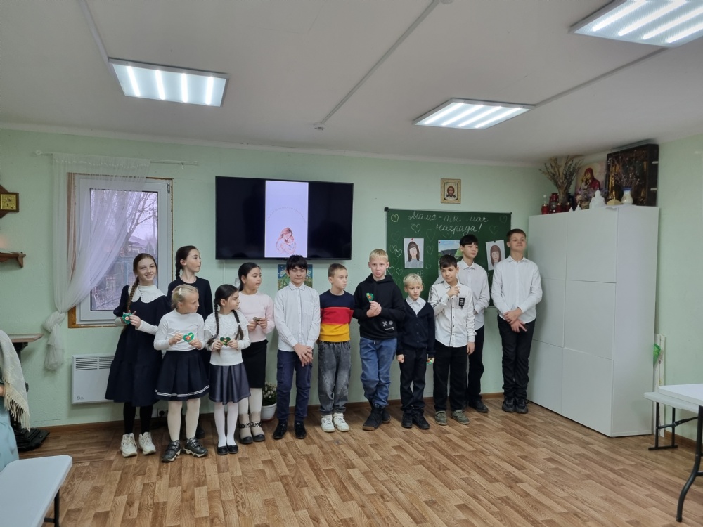 В Георгиевском храме города Маркса прошло мероприятие, посвященное Дню матери