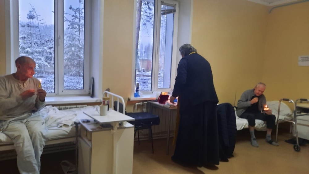 Руководитель епархиального отдела по социальному служению посетил отделение паллиативной помощи Балаковской городской больницы