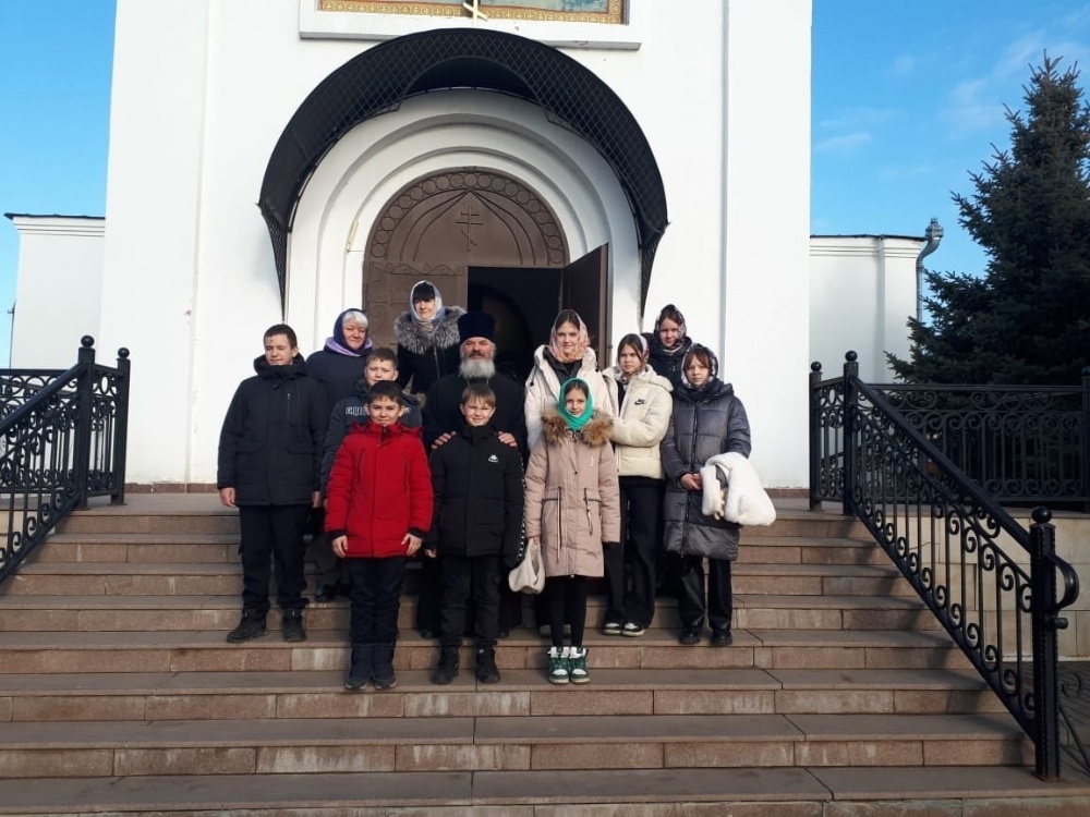 Школьники п. Осиновский побывали на экскурсии в храме апостола Андрея Первозванного г. Маркса