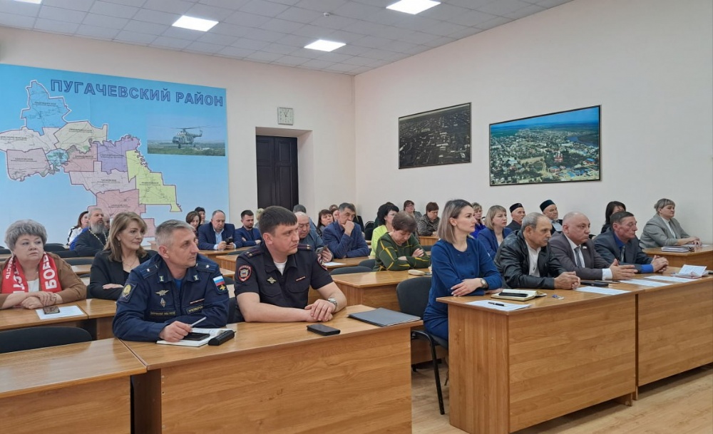 Благочинный Николаевского округа принял участие в совещании по вопросам межнациональных и межконфессиональных отношений на территории Пугачевского района