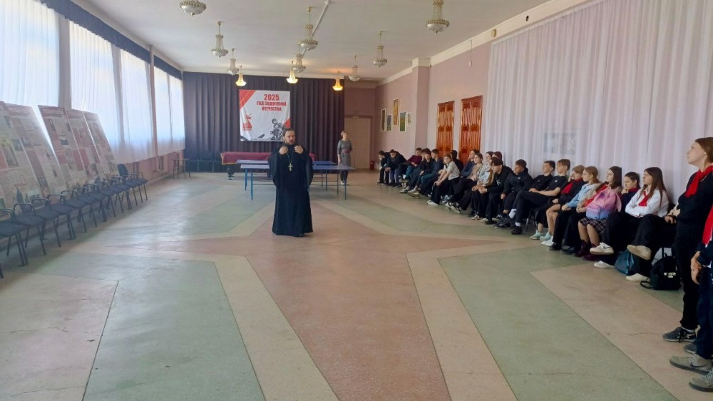 В Духовницком благочинии состоялись презентации выставки «Русская Голгофа»