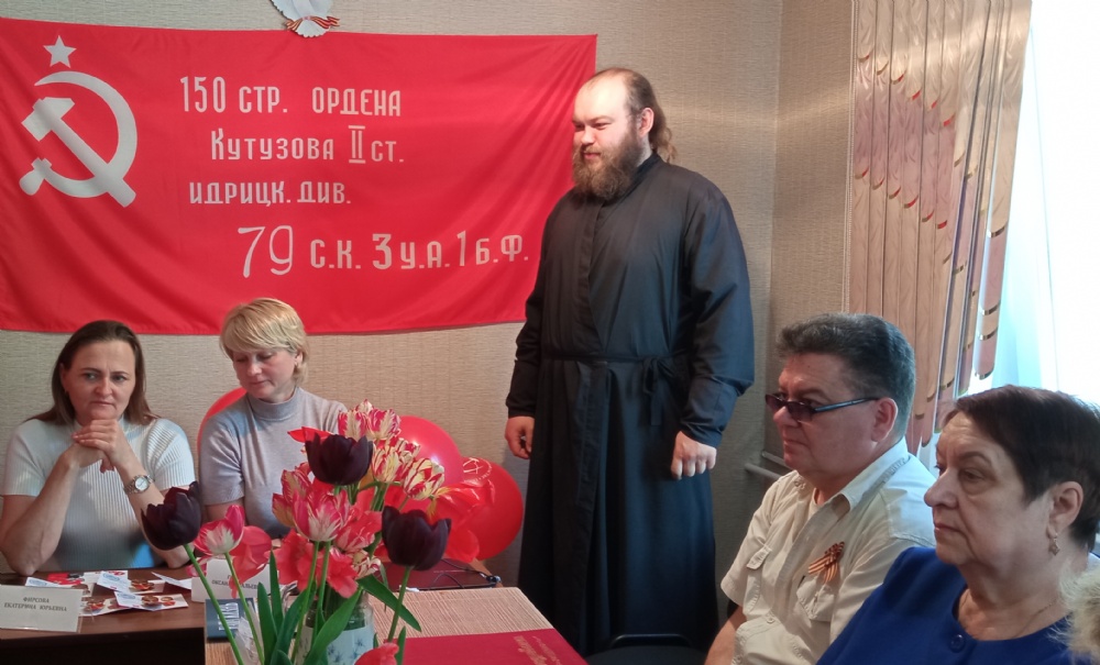 Клирик Свято-Воскресенского собора города Пугачева посетил местную организацию общества слепых