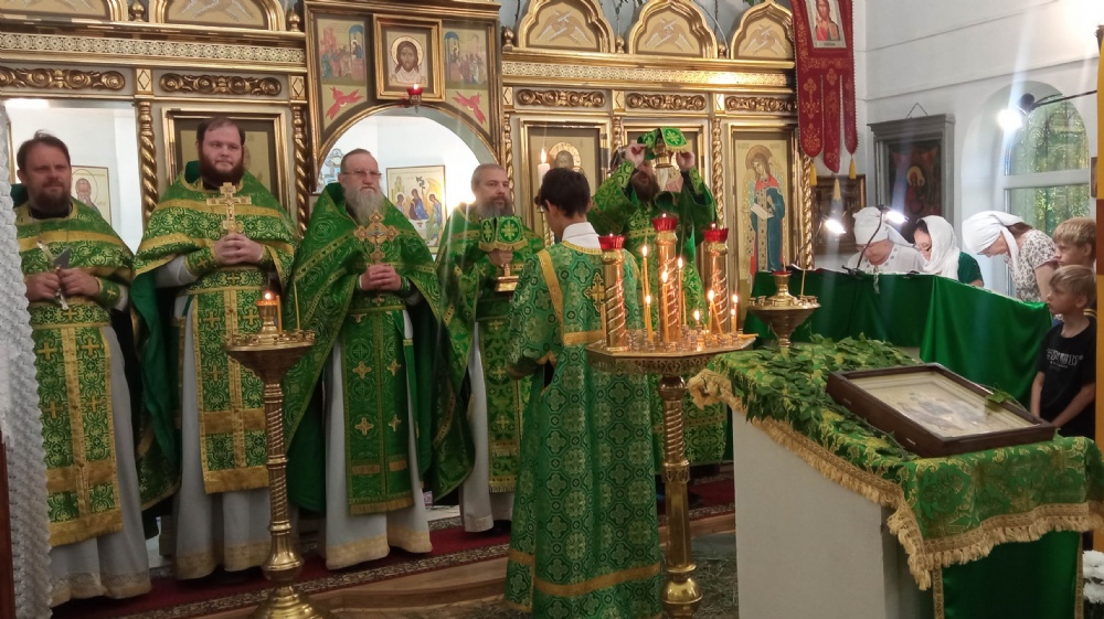 В храме Архангела Михаила с. Перелюб состоялось соборное богослужение