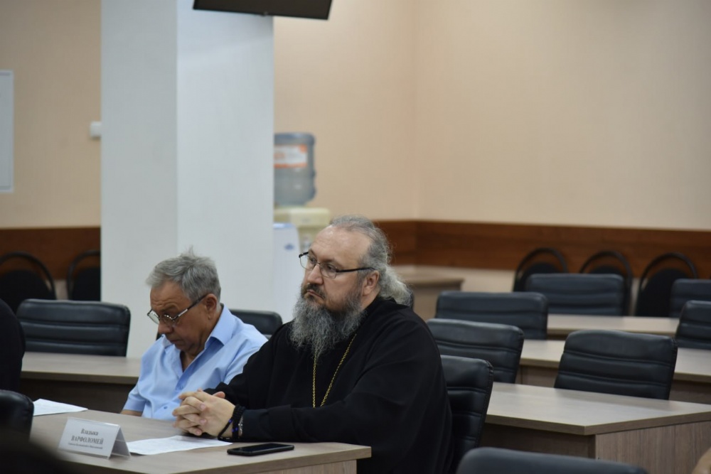 Епископ Варфоломей принял участие в заседании межведомственной рабочей группы по вопросам миграционной ситуации
