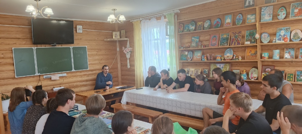 Представитель Балаковской епархии провел лекцию «Святость и святые» на Межъепархиальном слёте молодежи в р.п. Павловка