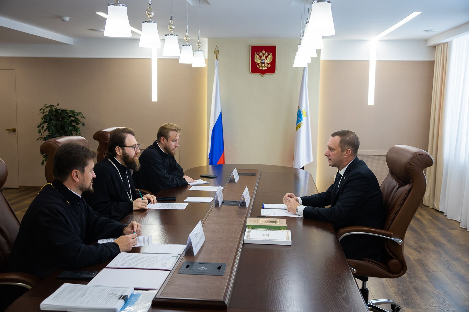 Митрополит Игнатий встретился с губернатором Саратовской области Романом Викторовичем Бусаргиным